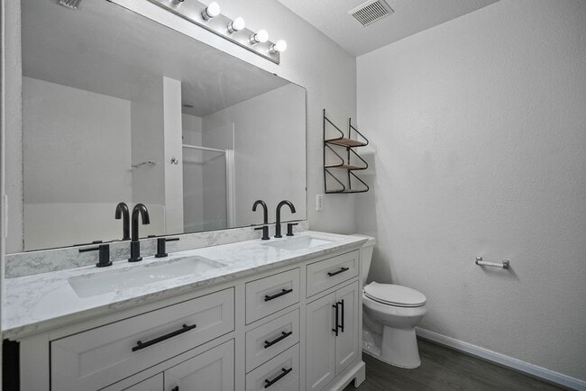 Building Photo - 1334 Flatrock Creek Dr
