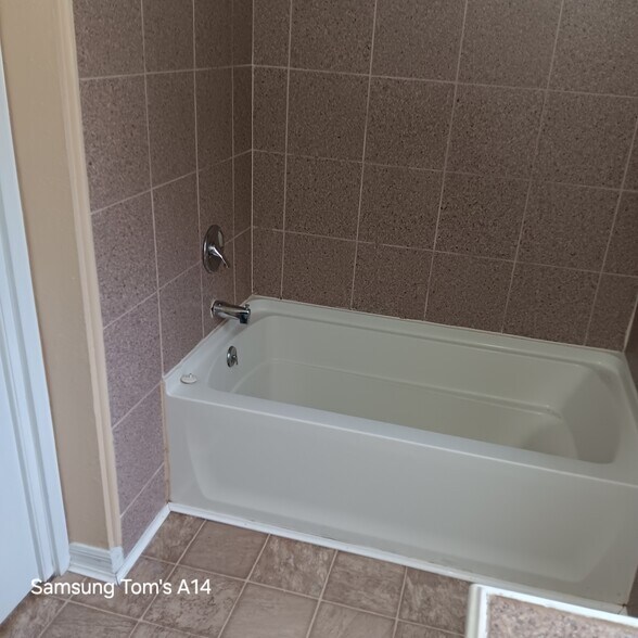 Building Photo - 2420 Elsie Cir