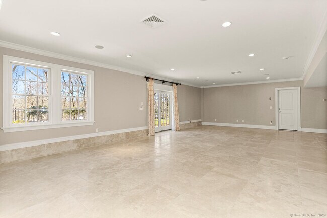 Building Photo - 386 Westover Rd