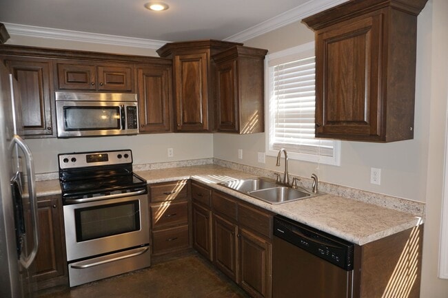 Building Photo - 210 Lake Dr