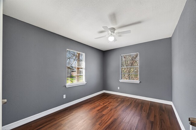 Building Photo - 3807 Love St