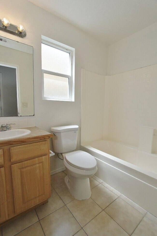 Building Photo - Clean Single-Level Home in Charter Pointe