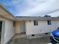 Building Photo - 2-bedroom 2-bath duplex