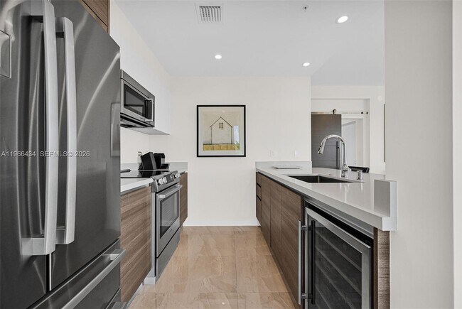 Building Photo - 1900 SE 2nd St