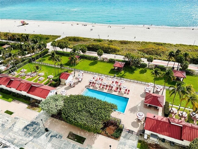 Building Photo - 2555 Collins Ave