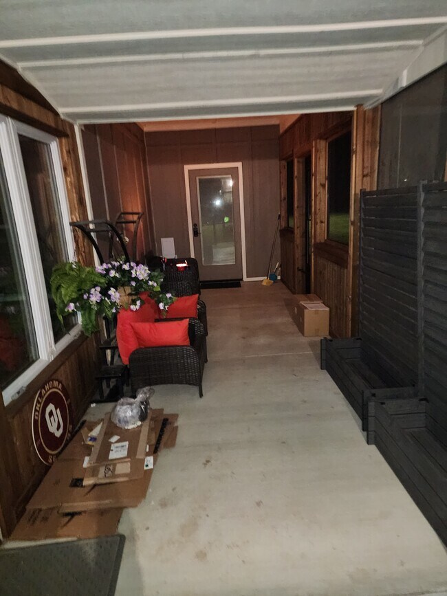 Screened in porch - 16271 E 82nd St N