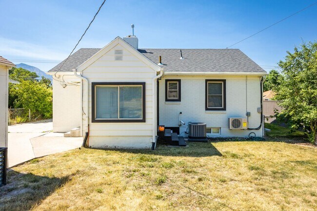 Building Photo - Updated and Bright Home with Yard