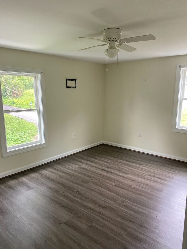 Building Photo - 2BR, 1BA SFH - Downtown Lynchburg