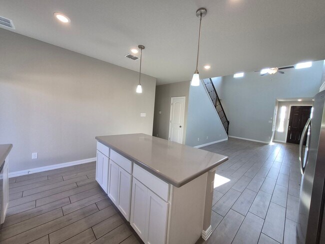 Building Photo - 2102 Gabby Cole Ln