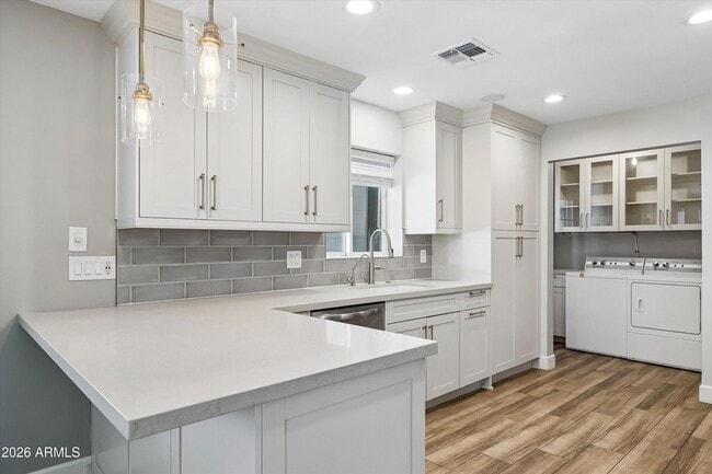 Building Photo - 5817 N 18th St