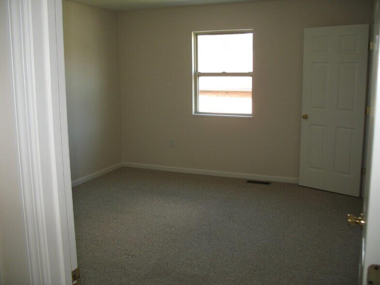 Building Photo - 1700 Big Tree Dr