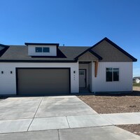 Building Photo - 475 River Bend Ln