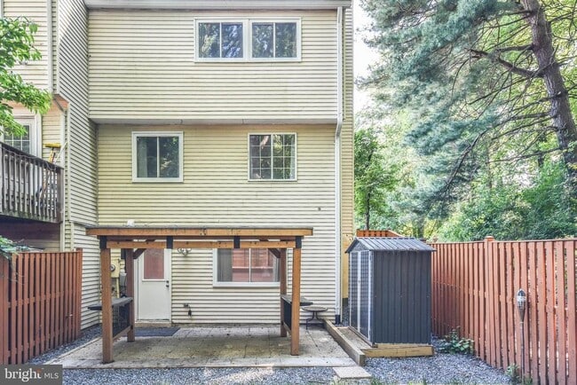 Building Photo - 10231 Millstream Dr
