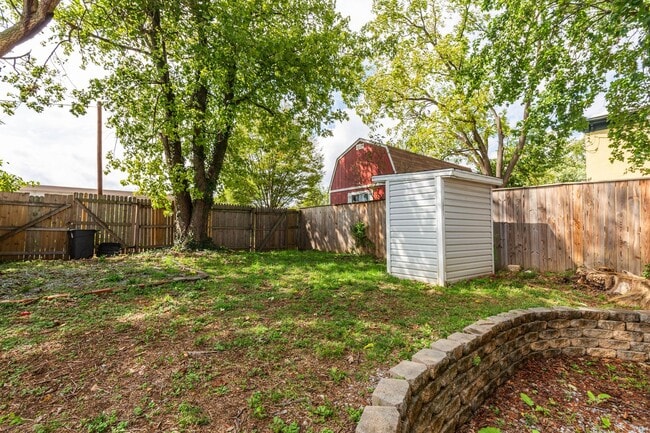 Building Photo - 2 Bed, 1 Bath Rancher in Charles Town, WV