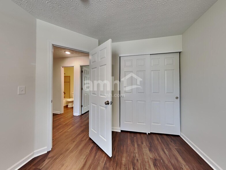 Building Photo - 730 Rothrock Dr
