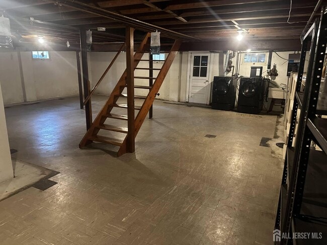 Building Photo - 7 Paul St