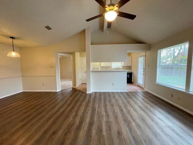 Building Photo - 16719 Whitebrush Loop