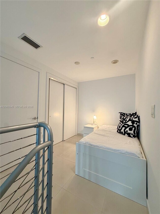 Building Photo - 1050 Brickell Ave