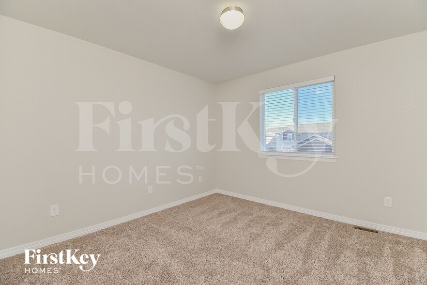 Building Photo - 10913 Nolin Dr