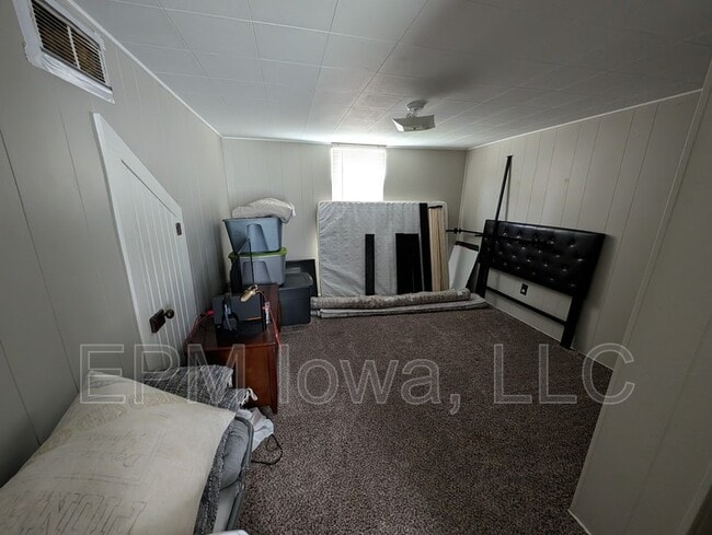 Building Photo - 608 8th Ave SW