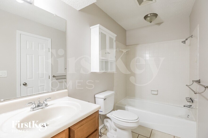 Building Photo - 1105 NW 66th Terrace