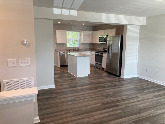 Building Photo - 565 Hampton Townes Dr