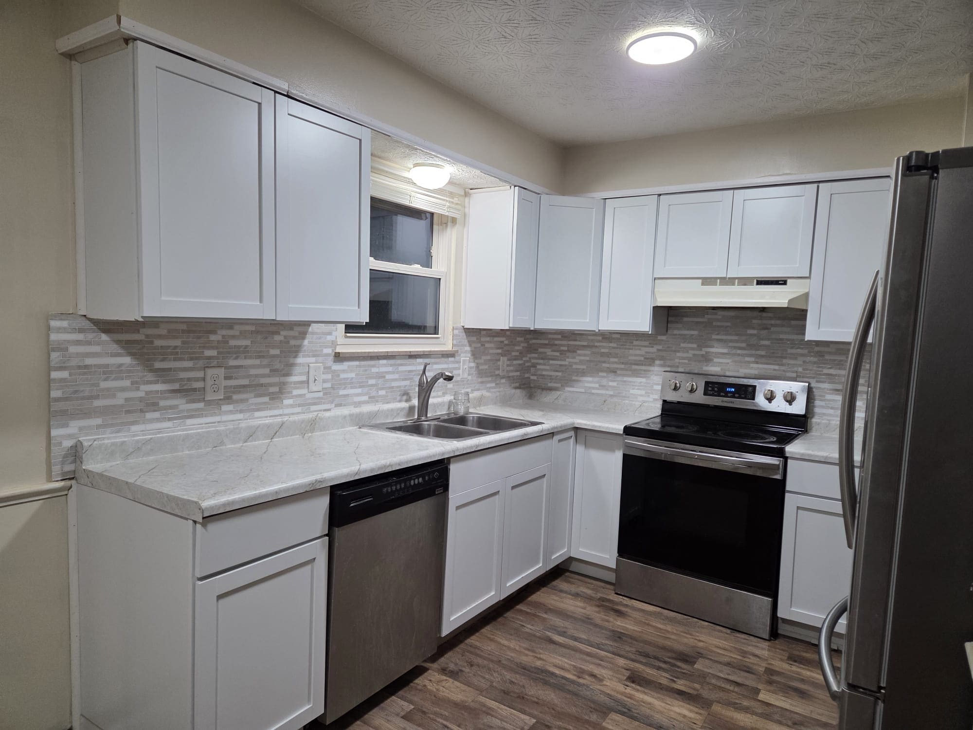 Building Photo - 812 Linworth Rd E