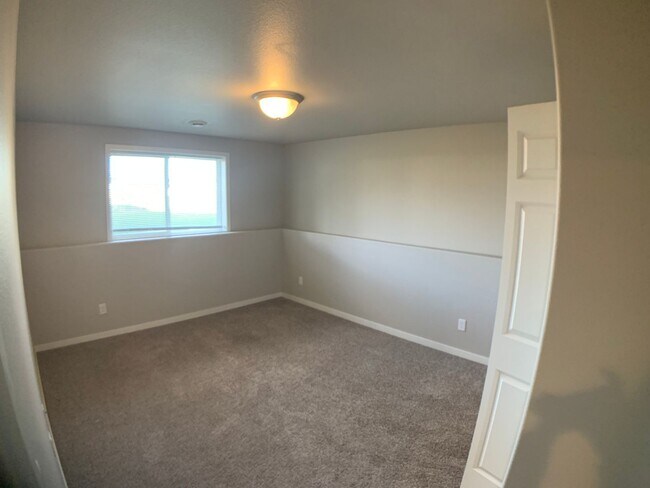 Building Photo - 4 bed 3 bath Single Family Home