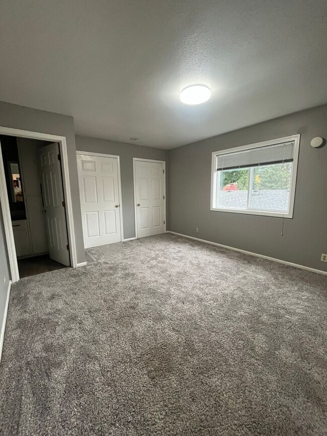 Building Photo - 2-Bedroom 1 1/2-Bathroom townhouse style d...