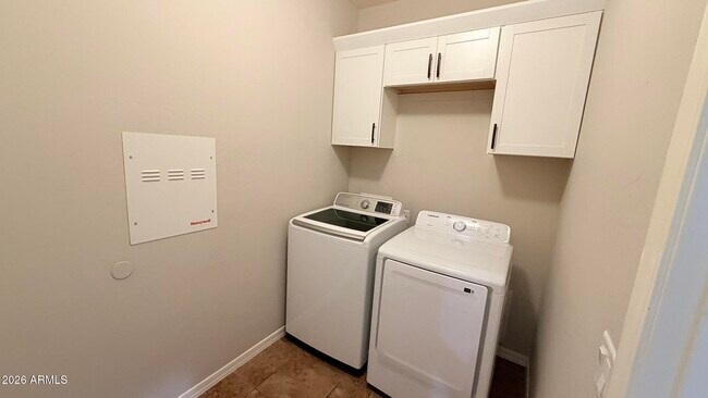 Building Photo - 40750 W Colby Dr