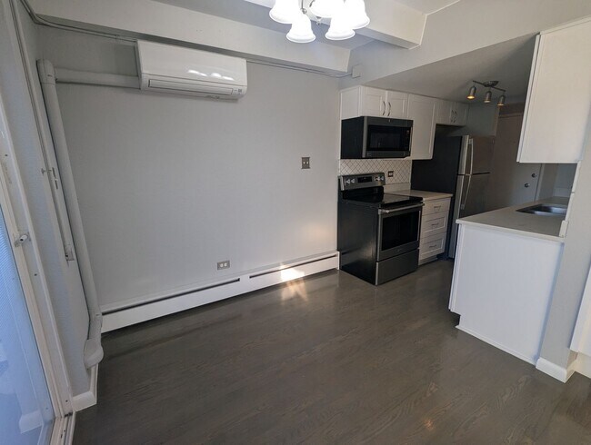 Building Photo - FABULOUS PEARL STREET CONDO IN SECURE BLDG...