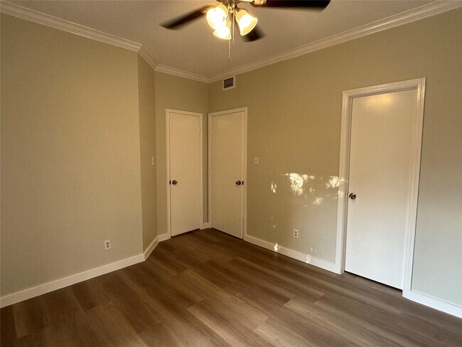 Building Photo - 6500 Harbor Town Dr