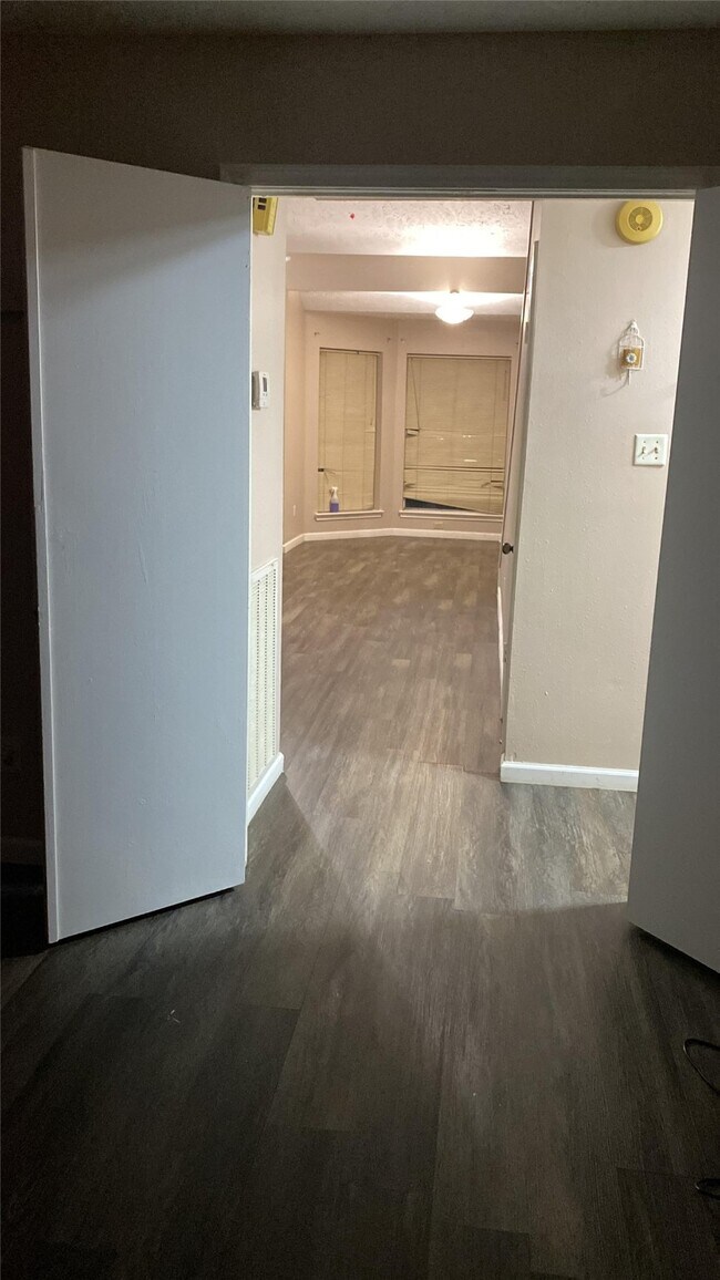 Building Photo - 11818 Plumbrook Dr