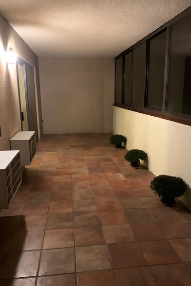 Enclosed patio - 7420 E Quincy Ave