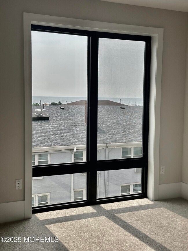 Building Photo - 218 3rd Ave