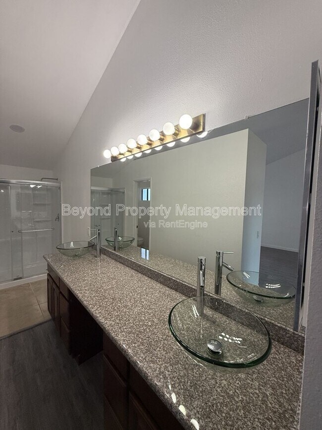 Building Photo - 8535 Paradise Valley Rd