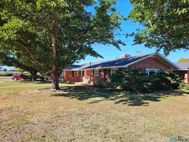 Building Photo - 1801 Eastridge Dr