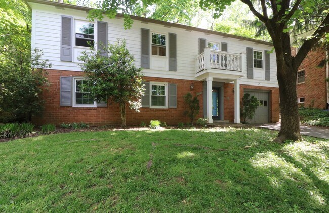 Building Photo - COMING SOON - 4Bed/2.5Bath Raised Rambler in Bannockburn near Glen Echo Park!