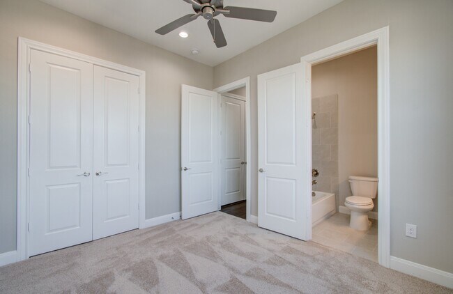 Building Photo - 3335 Beverly Frst Dr