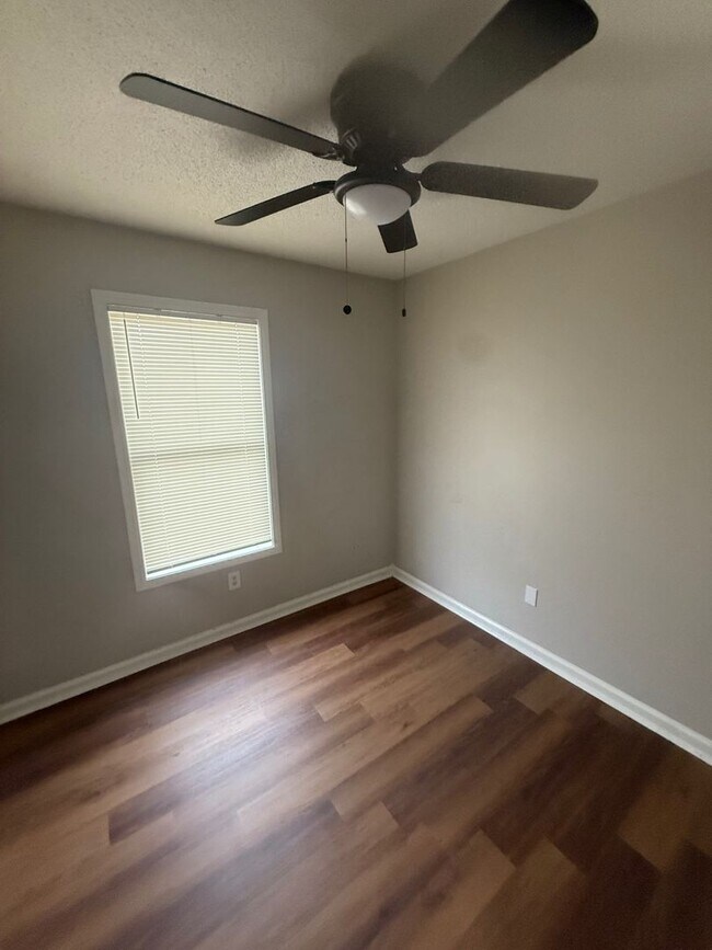 Building Photo - 4 Success is now offering this spacious 3 bedroom home 1.5 bathroom home in a very quiet neighbor...