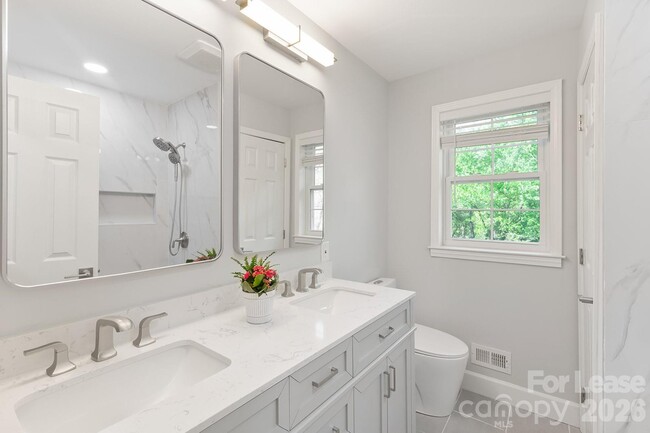 Building Photo - 100 Chadmore Dr