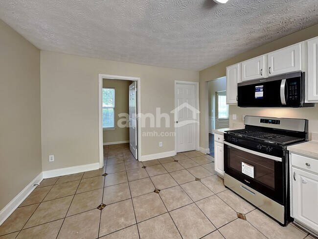 Building Photo - 1728 Silverchase Dr SW