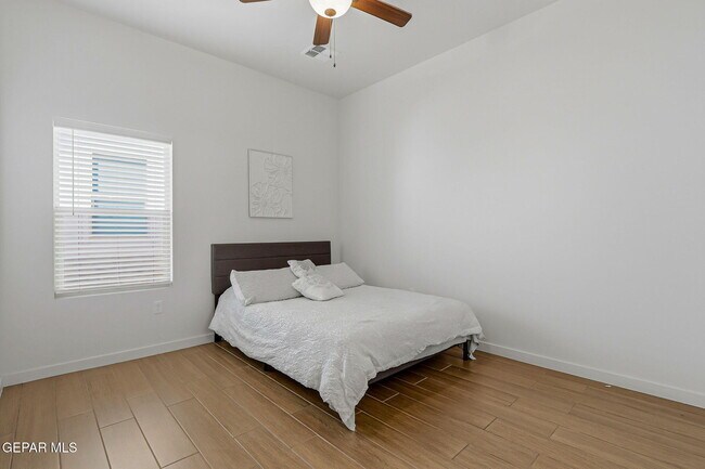 Building Photo - 244 Farnborough St