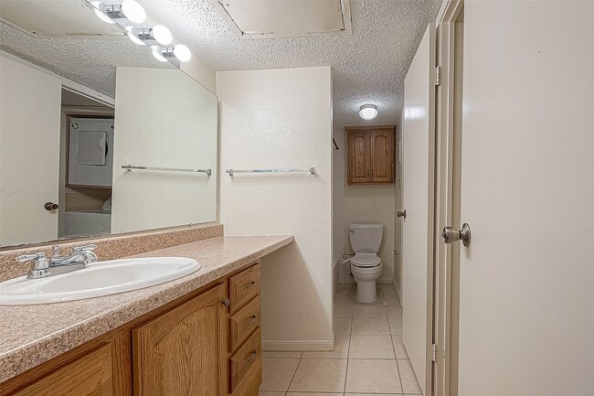 Building Photo - 2750 Holly Hall St
