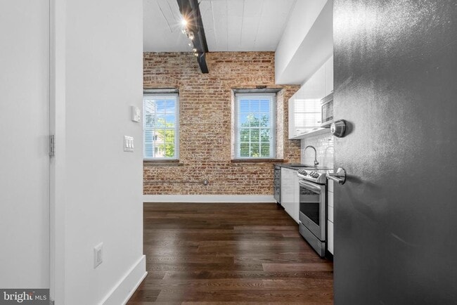 Building Photo - 515 N Washington St