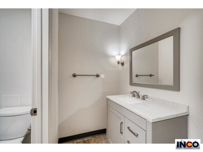 Building Photo - NEWLY REMODELED 1 Bedroom!