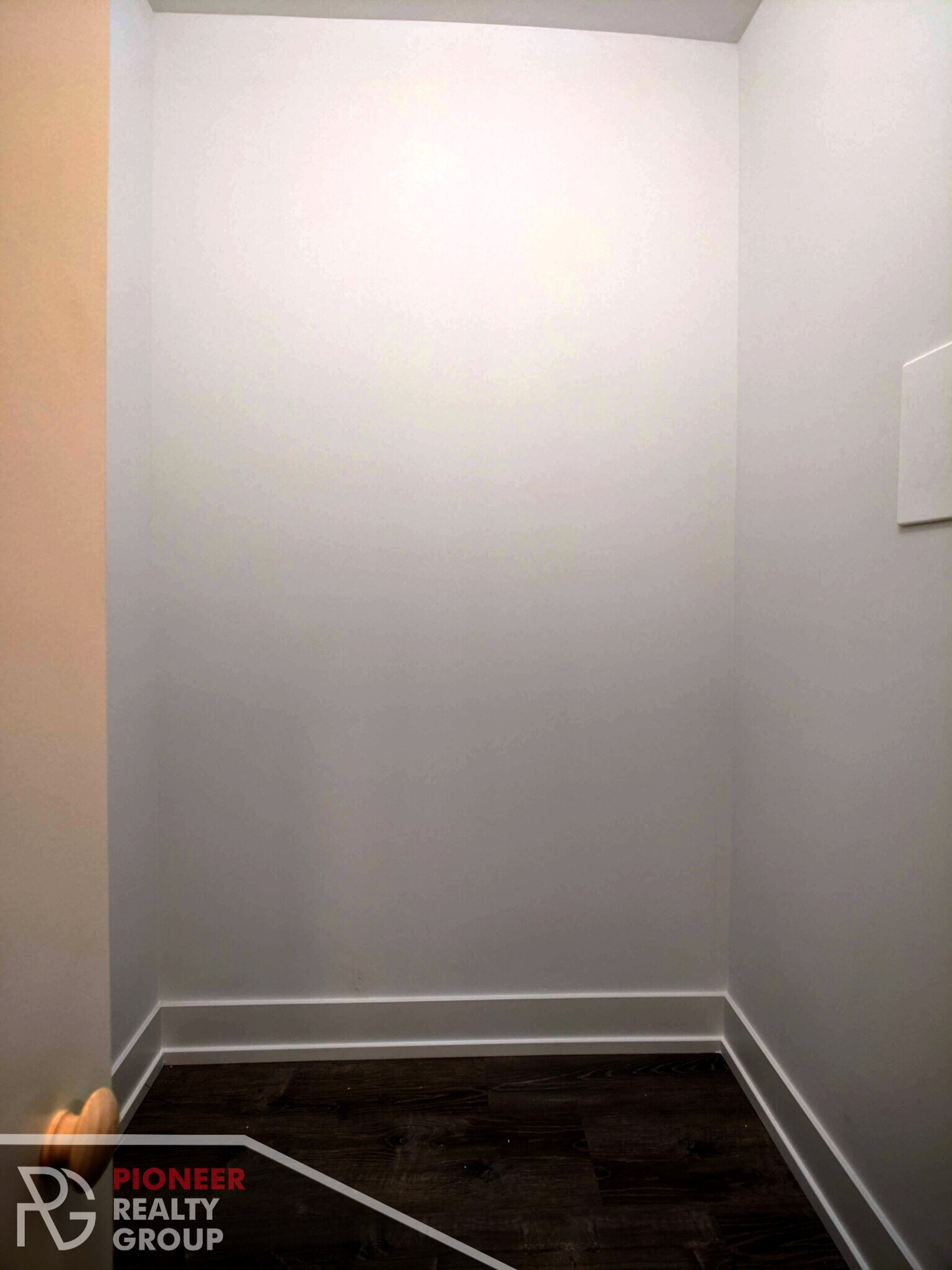 Building Photo - 437 W Belden