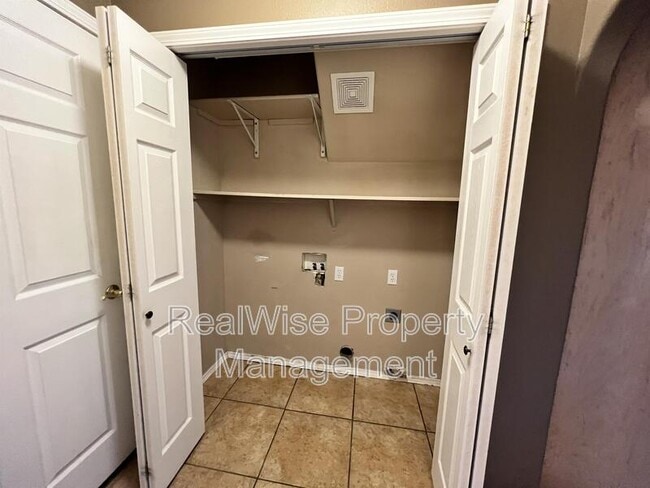 Building Photo - 1312 NE Tucson Way