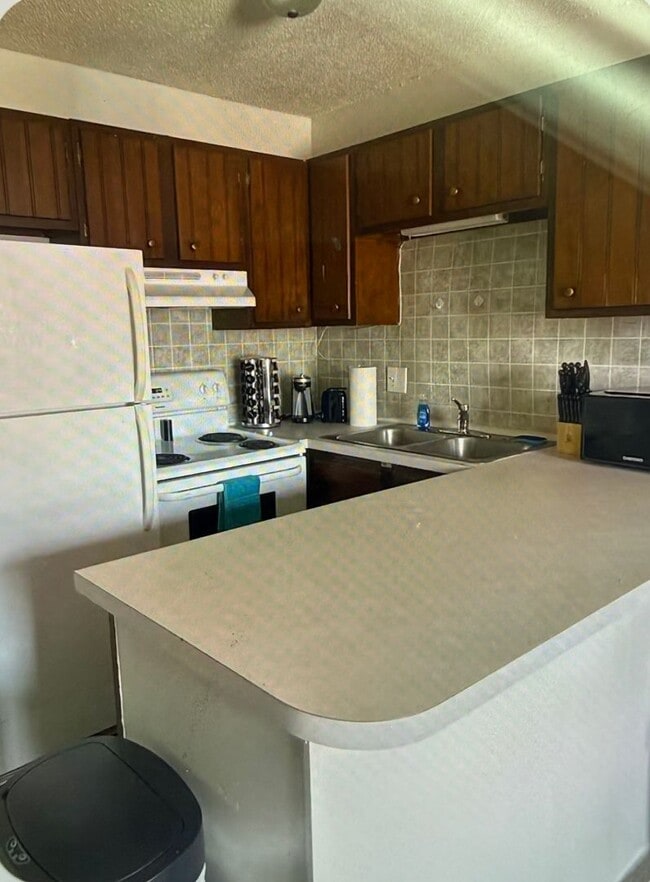 Building Photo - Beautiful Furnished Short Term Rental