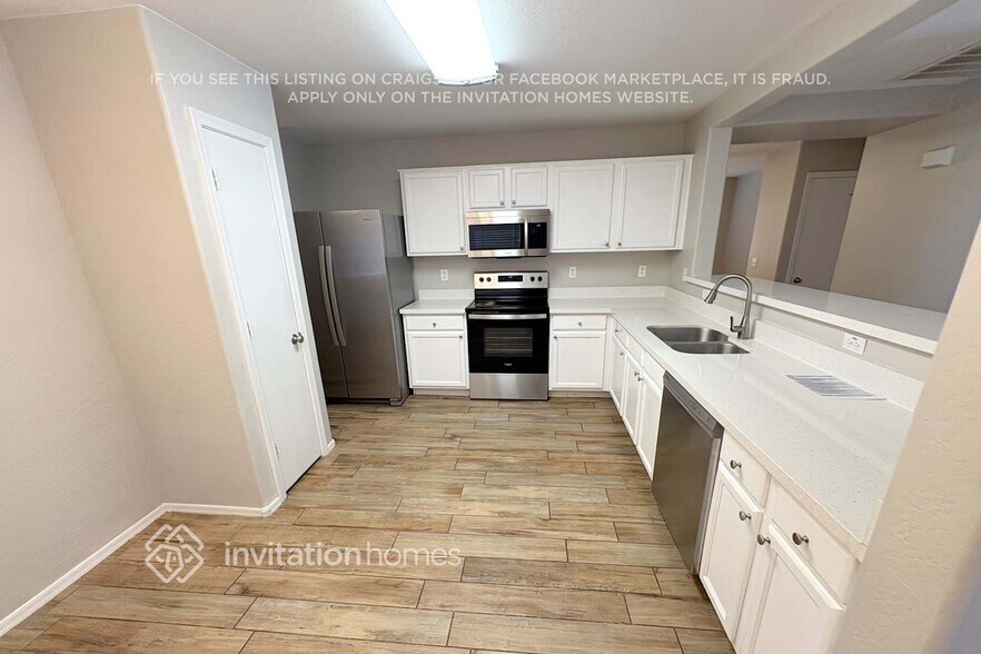 Building Photo - 3323 S 80th Ave